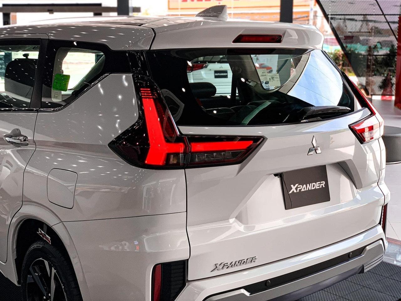 So sánh Xpander và Limo Green chi tiết: Chọn MPV xăng hay điện? - mitsubishi xpander premium 2025