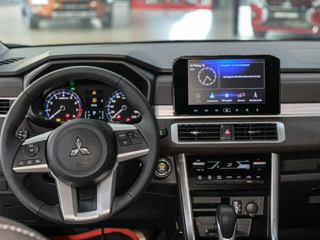 So sánh Xpander và Limo Green chi tiết: Chọn MPV xăng hay điện? - mitsubishi xpander premium 2025