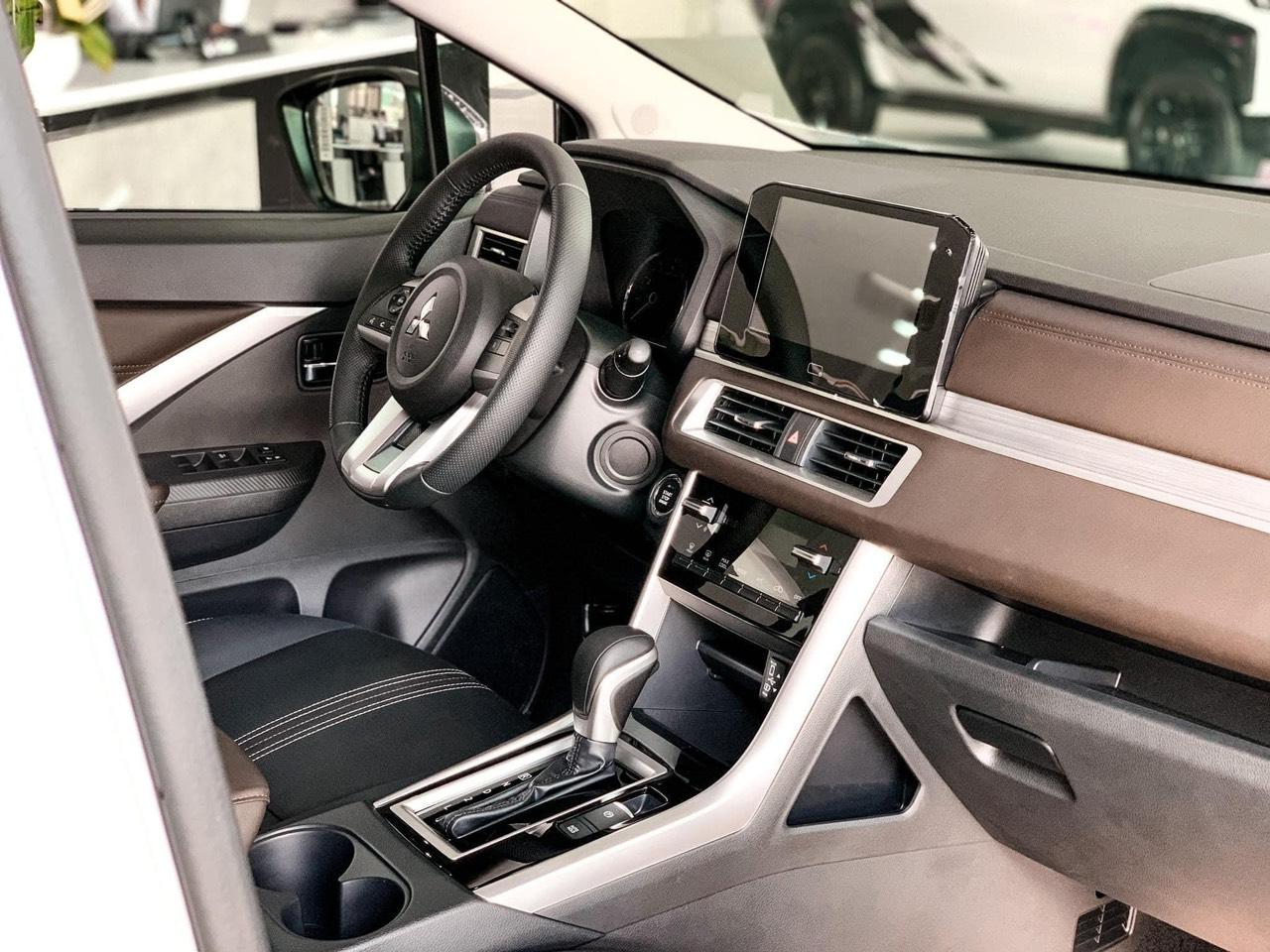 So sánh Xpander và Limo Green chi tiết: Chọn MPV xăng hay điện? - mitsubishi xpander premium 2025