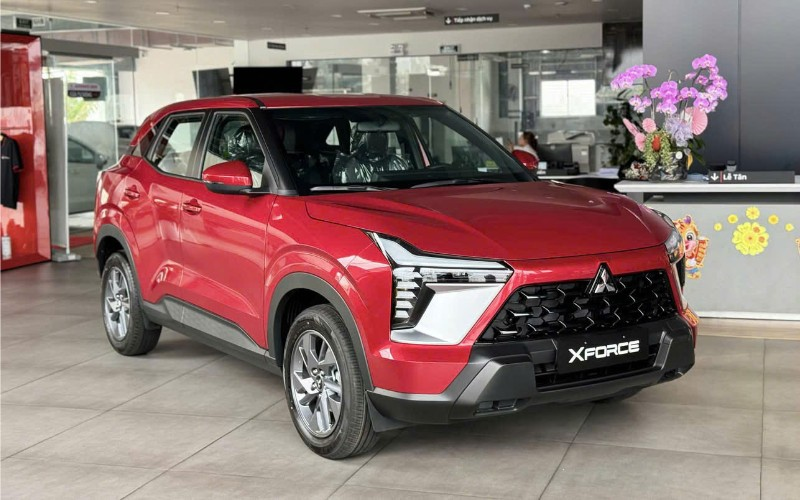 Mitsubishi Xforce GLX - Mitsubishi Xforce GLX 2025 màu đỏ