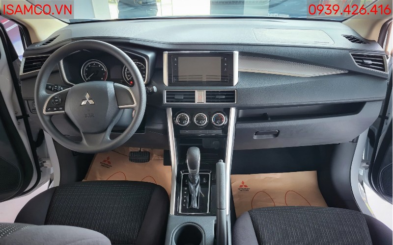 Mitsubishi Xpander MT - Nội thất mặt taplo của Xpander số sàn MT