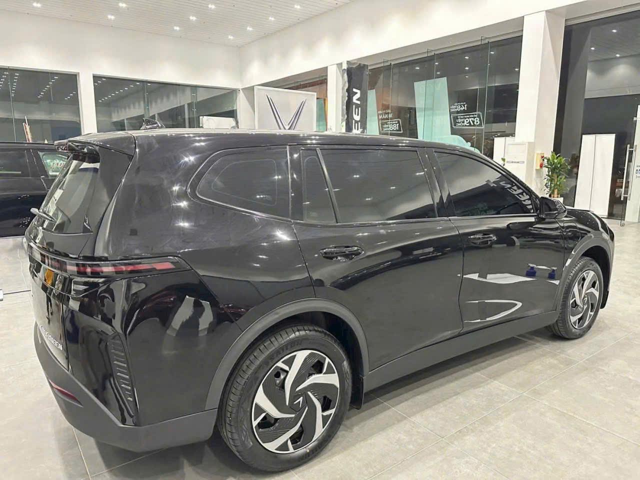 So sánh Xpander và Limo Green chi tiết: Chọn MPV xăng hay điện? - So Sánh Xpander và Limo Green