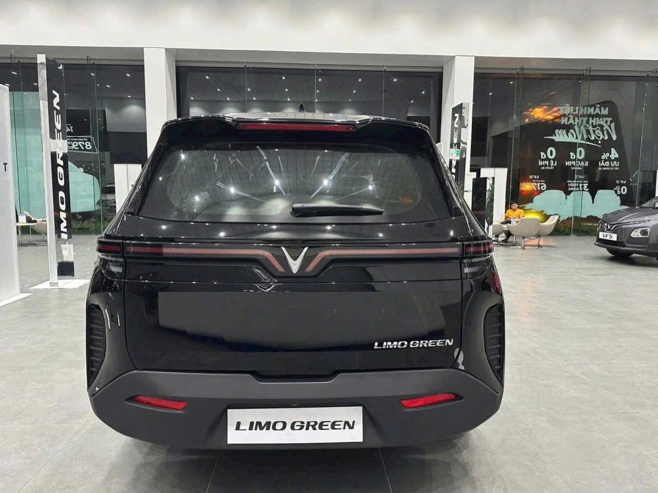 So sánh Xpander và Limo Green chi tiết: Chọn MPV xăng hay điện? - So Sánh Xpander và Limo Green