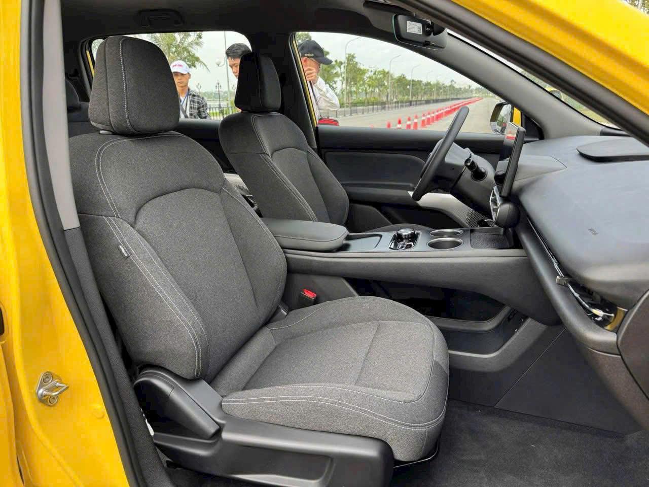 So sánh Xpander và Limo Green chi tiết: Chọn MPV xăng hay điện? - So Sánh Xpander và Limo Green