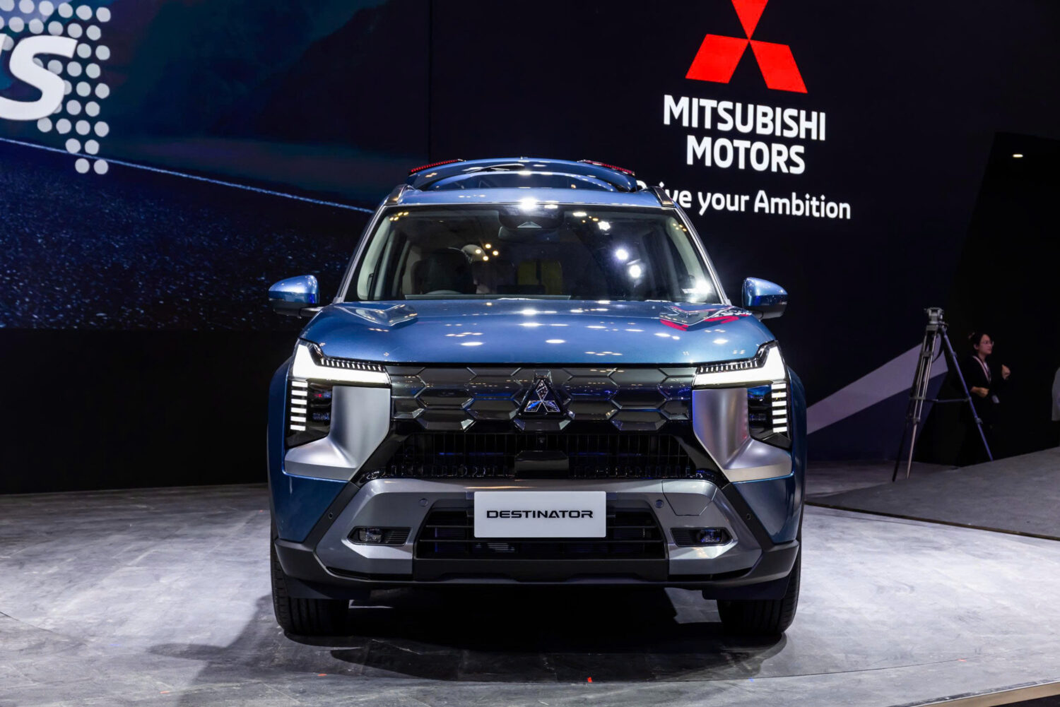 Thiet ke dau xe va den LED Destinator