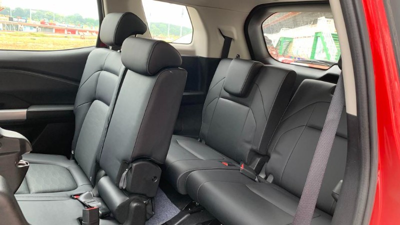 Hang ghe thu 3 Mitsubishi Destinator Premium